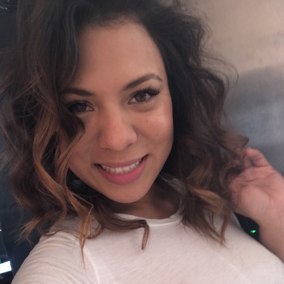 Meet your Posher, Andrea - Picture 1 of 1
